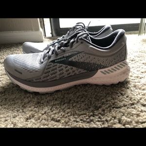 Brooks womens Adrenaline 21 size 9.5